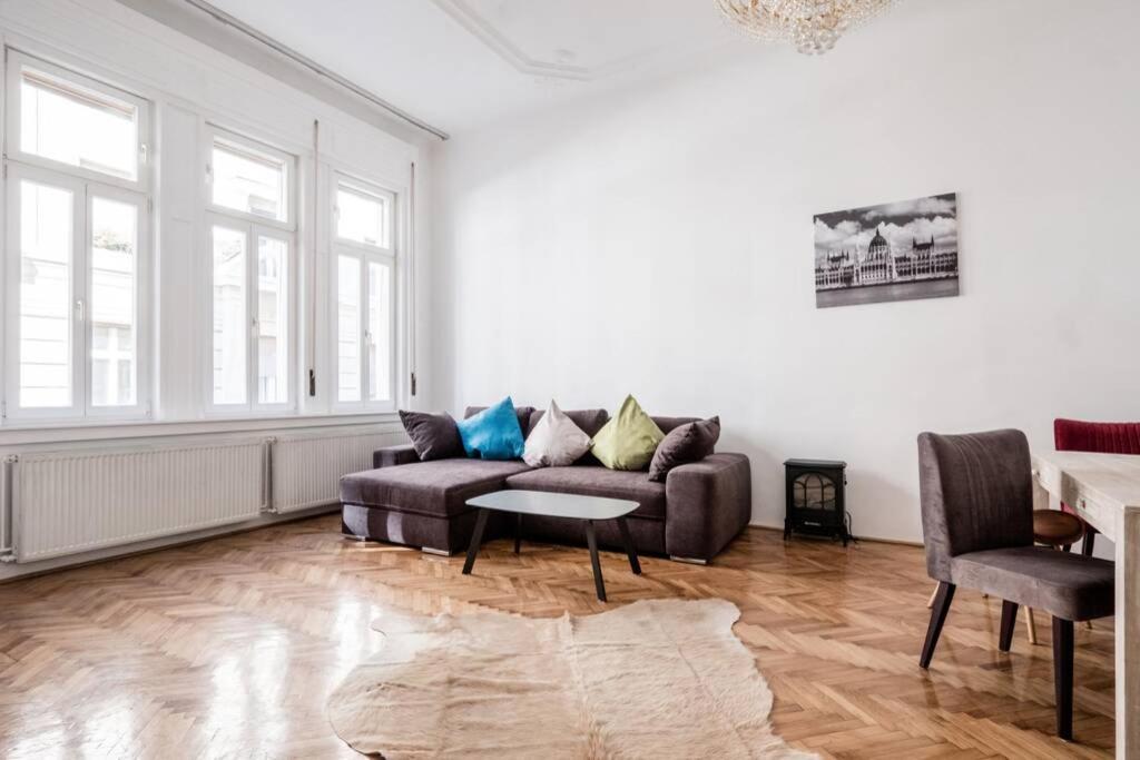 Oktober 6/8 Apartment Budapest Eksteriør billede
