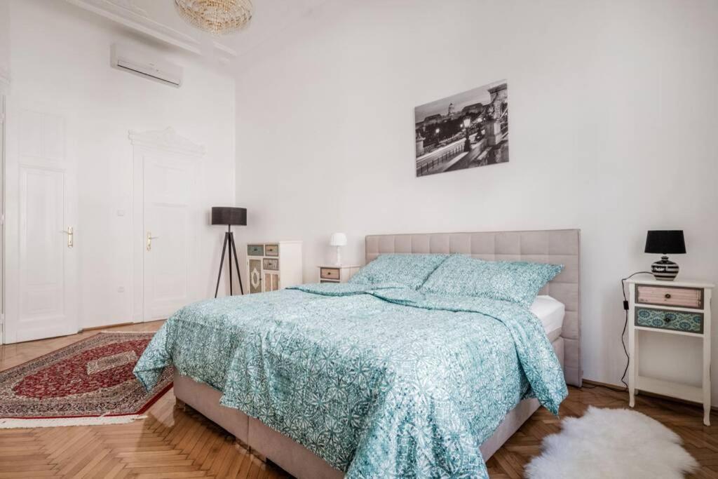 Oktober 6/8 Apartment Budapest Eksteriør billede