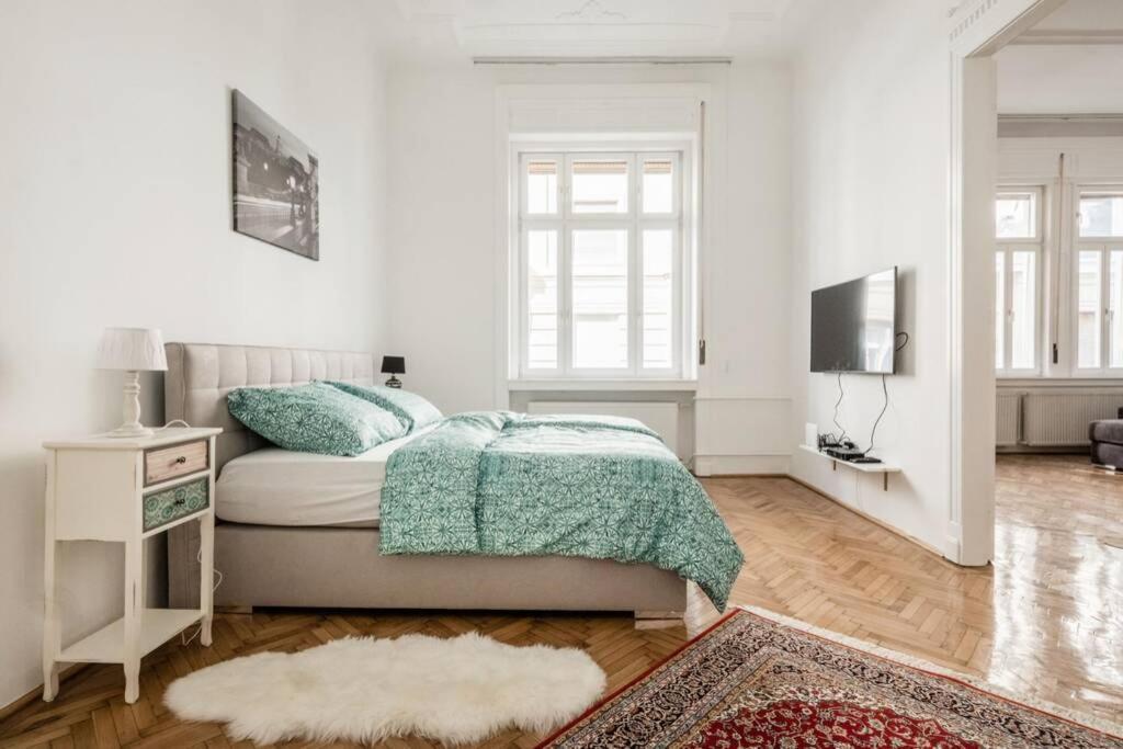 Oktober 6/8 Apartment Budapest Eksteriør billede